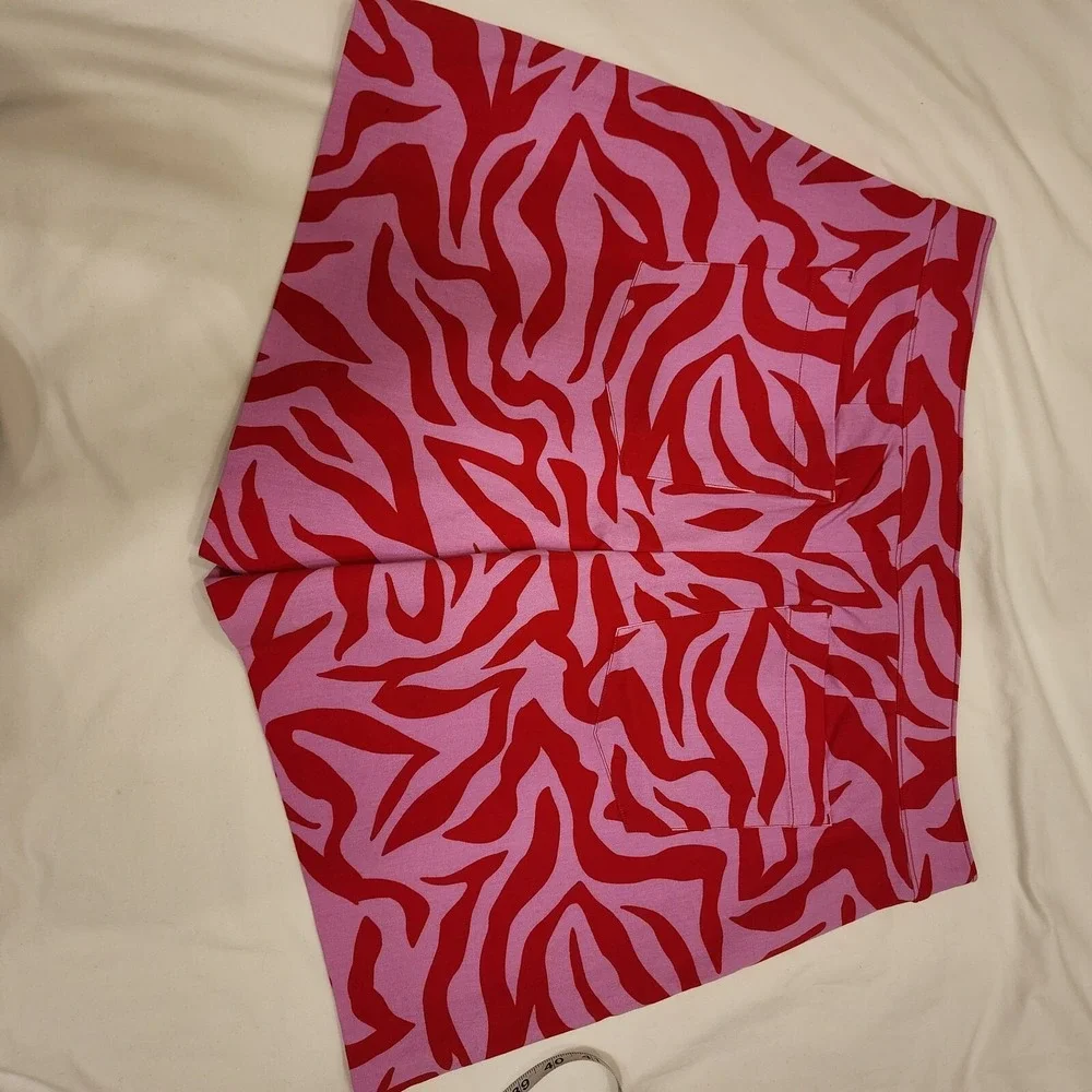 Spanx Pull On Stretch‎ Shorts XL Pink Red Leopard Vaca Beach Party Color Pop NWT